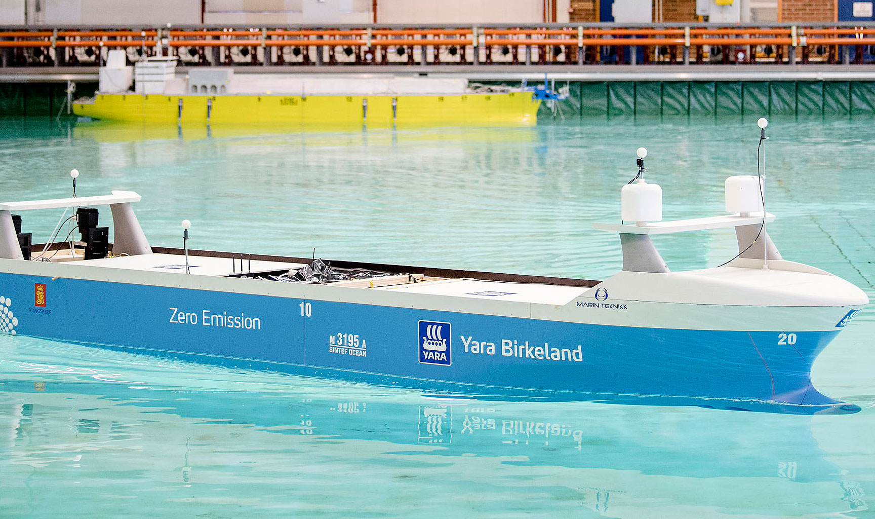 Беспилотные судна информация. Yara Birkeland контейнеровоз. Yara Birkeland первый беспилотный контейнеровоз. Беспилотное судно. Электро корабль.