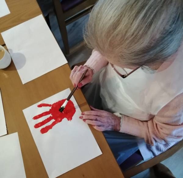 2025_mariners_park_poppy_making_craft_event9_webinsert.jpg 2025_mariners_park_poppy_making_craft_event9_webinsert.jpg